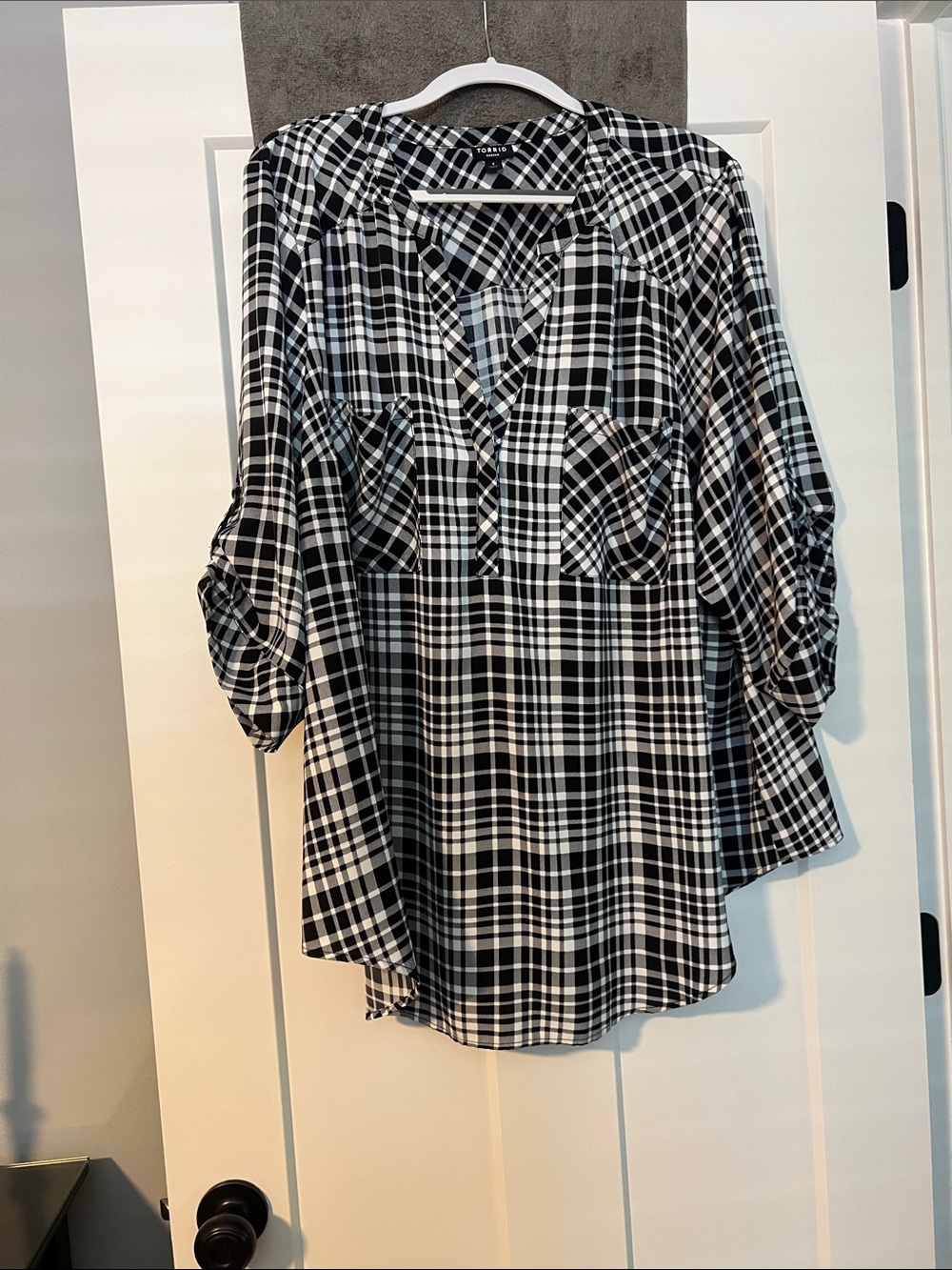 Torrid Harper- Black & White Plaid Tunic Blouse - Classic Roll-Sleeve Style